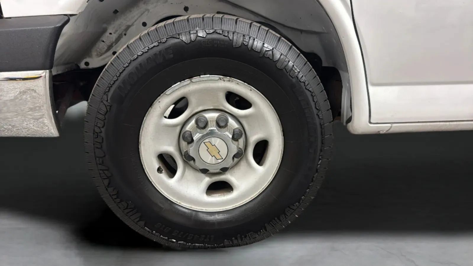 Used 2004 Chevrolet Express 3500 Extended Passenger w/ LS Preferred Equipment Group RWD image 27
