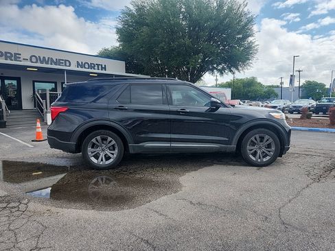 Used 2022 Ford Explorer XLT w/ Equipment Group 202A image 2