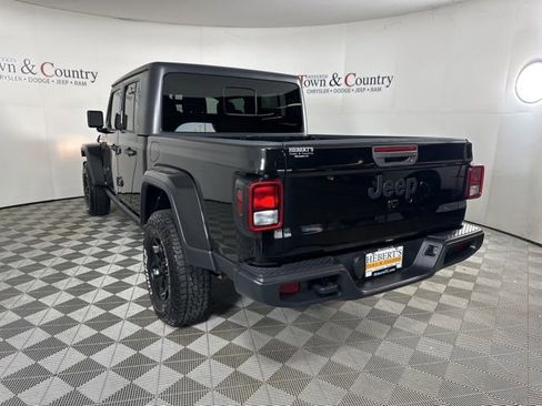 Used 2021 Jeep Gladiator Willys image 10
