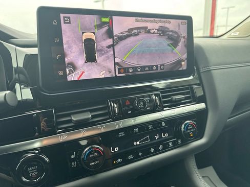 New 2026 Nissan Pathfinder Platinum AWD/4WD image 24