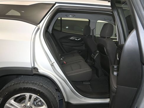 Used 2022 GMC Terrain SLE w/ Driver Convenience Package FWD image 24