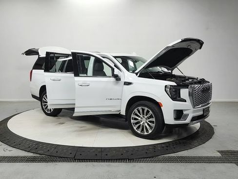 Used 2021 GMC Yukon XL Denali w/ Advanced Technology Package AWD/4WD image 10
