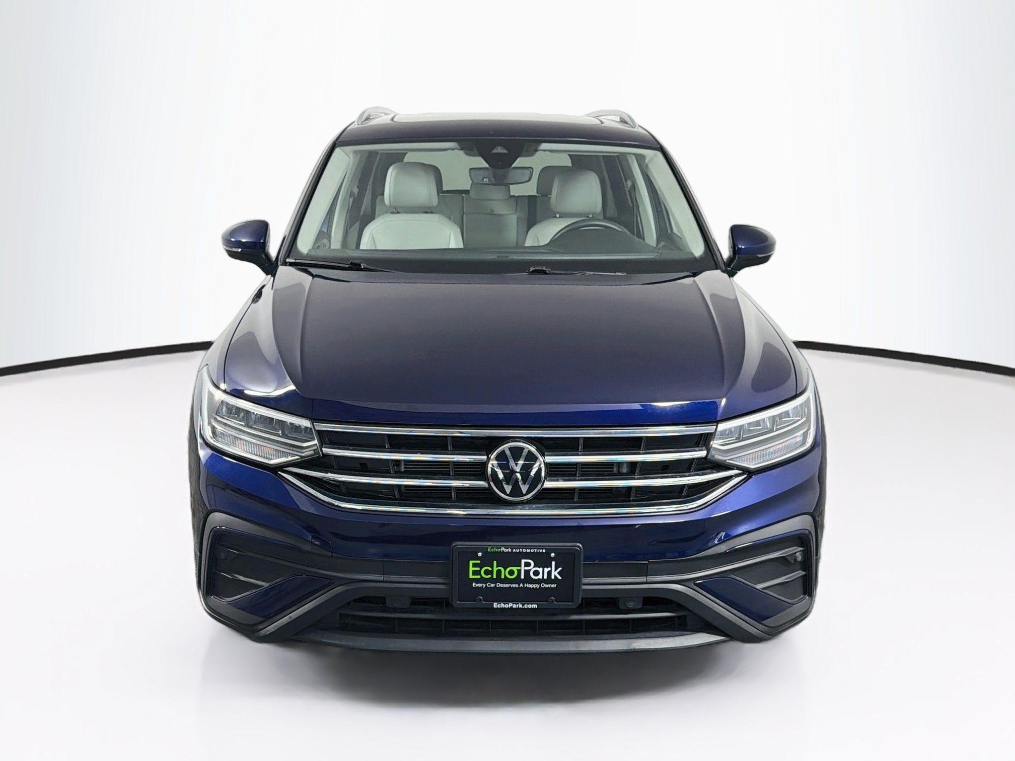 Used 2023 Volkswagen Tiguan SE FWD image 2