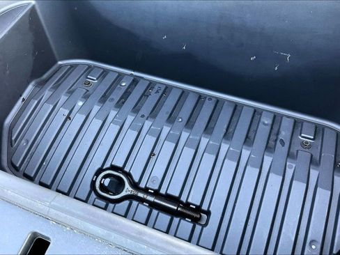 Used 2021 Tesla Model Y Long Range image 30