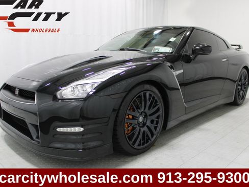Used 2016 Nissan GT-R Premium AWD/4WD image 1