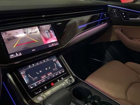 Used 2019 Audi Q8 Prestige w/ Luxury Package AWD/4WD image 33