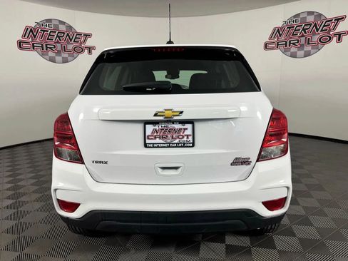 Used 2022 Chevrolet Trax LS w/ Tint and Cruise Package AWD/4WD image 6