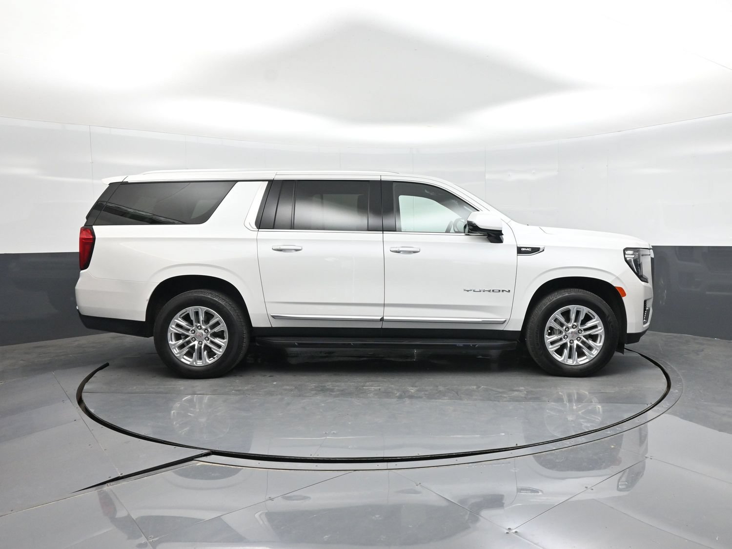 Used 2024 GMC Yukon XL SLT w/ SLT Premium Package RWD image 20