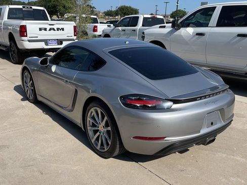 Used 2018 Porsche 718 Cayman RWD image 3