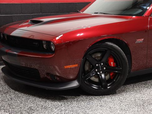 Used 2018 Dodge Challenger SRT w/ Technology Group RWD image 22