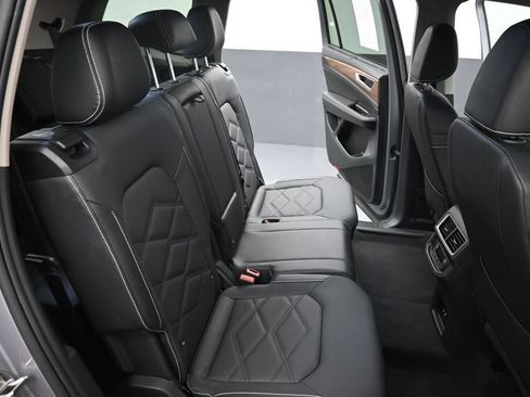 Used 2025 Volkswagen Atlas SE FWD image 22
