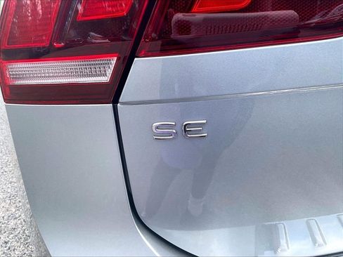 Used 2023 Volkswagen Tiguan SE AWD/4WD image 28
