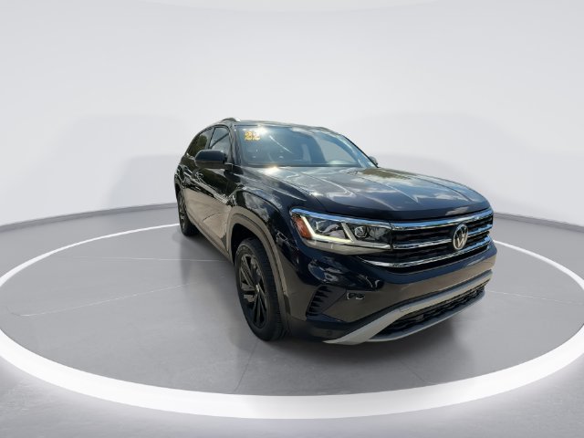 Used 2022 Volkswagen Atlas Cross Sport SE w/ Black Wheel Package FWD image 2