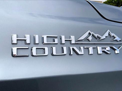 Used 2025 Chevrolet Tahoe High Country AWD/4WD image 18