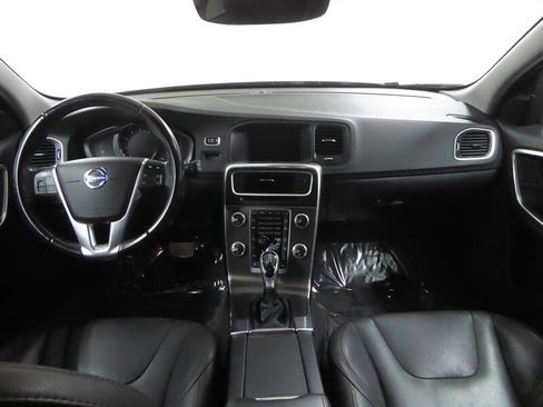 Used 2015 Volvo V60 T5 Cross Country w/ Convenience Package image 9