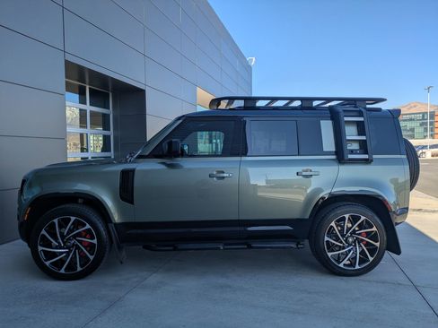 Certified 2024 Land Rover Defender 110 X-Dynamic SE image 11