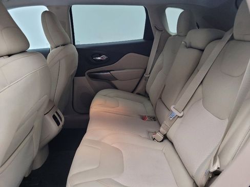 Used 2020 Jeep Cherokee Latitude image 18