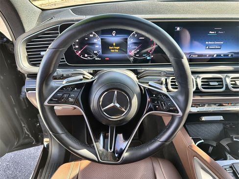 Used 2024 Mercedes-Benz GLS 450 4MATIC image 11