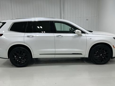 Used 2022 Cadillac XT6 Premium Luxury w/ LPO, ONYX Package image 6