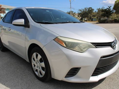 Used 2015 Toyota Corolla LE image 18