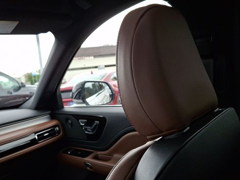 Used 2023 Lincoln Aviator Reserve w/ Equipment Group 201A AWD/4WD image 17