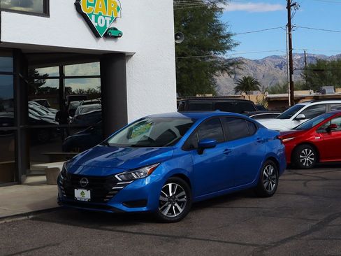 Used 2023 Nissan Versa SV image 2