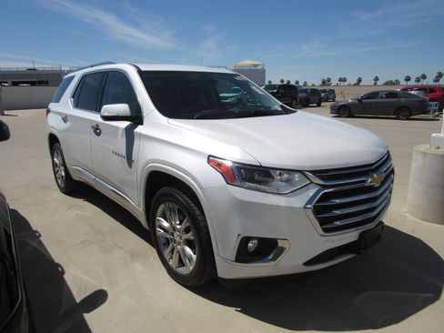 Used 2018 Chevrolet Traverse High Country image 2