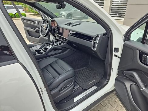 Used 2023 Porsche Cayenne Platinum Edition AWD/4WD image 20