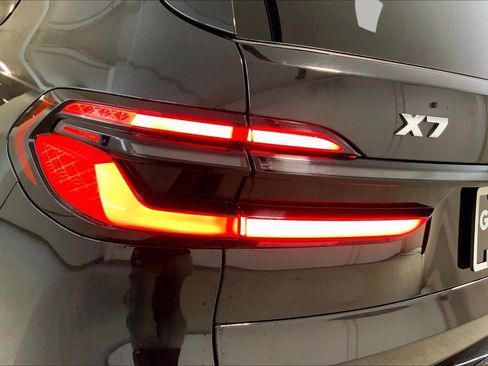 Used 2025 BMW X7 M60i AWD/4WD image 28