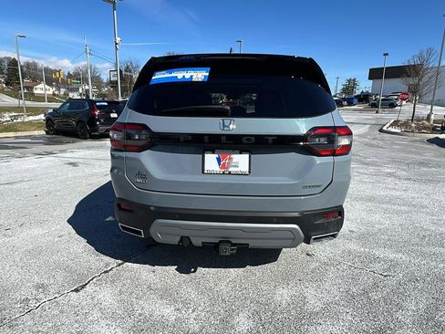 Used 2023 Honda Pilot Touring image 5