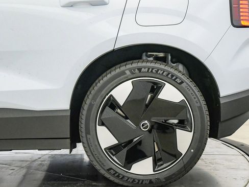 New 2026 Volvo EX30 Plus w/ Protection Package Premier image 11