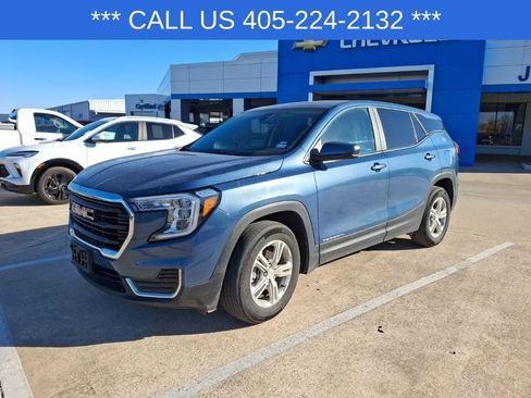 Used 2024 GMC Terrain SLE image 3
