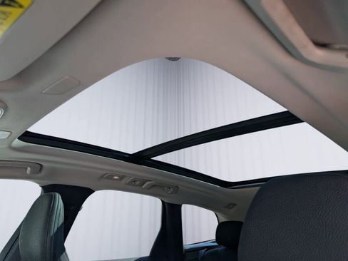 Used 2023 Volvo XC60 B5 Plus image 8