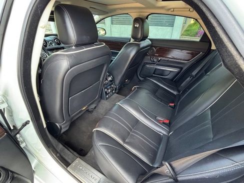 Used 2018 Jaguar XJ R-Sport image 28