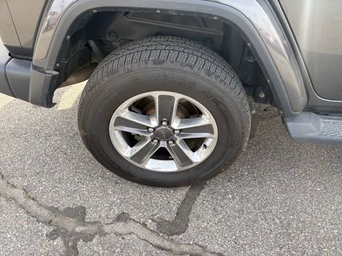 Used 2019 Jeep Wrangler Unlimited Sahara image 11