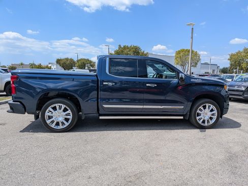 Used 2022 Chevrolet Silverado 1500 High Country image 3
