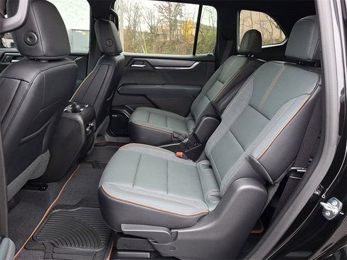 Used 2025 GMC Acadia AT4 image 10