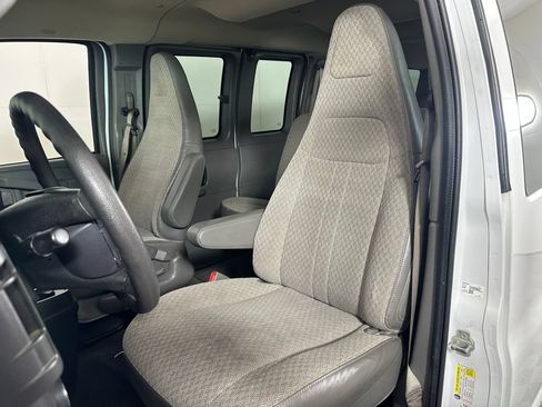 Used 2017 Chevrolet Express 3500 LT w/ LT Preferred Equipment Group RWD image 11