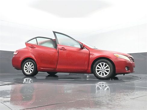 Used 2010 Toyota Camry XLE image 33