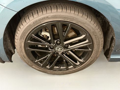 Used 2025 Toyota Camry SE FWD image 11