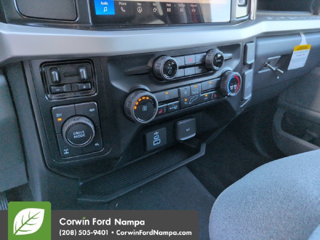 New 2026 Ford F250 XLT w/ XLT Premium Package AWD/4WD image 17