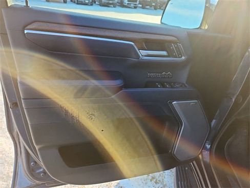 Certified 2022 Chevrolet Silverado 1500 High Country w/ Z71 Off-Road Package image 21