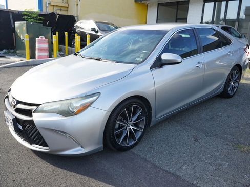 Used 2016 Toyota Camry XSE FWD image 5