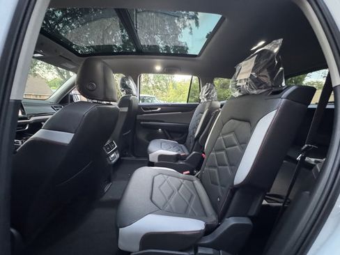 New 2026 Volkswagen Atlas Peak Edition AWD/4WD image 30
