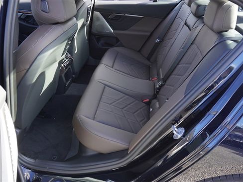 New 2025 BMW i5 eDrive40i w/ M Sport Package image 15