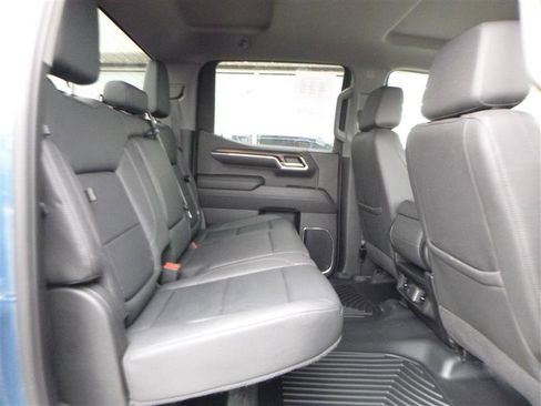 Used 2024 GMC Sierra 1500 SLT image 8