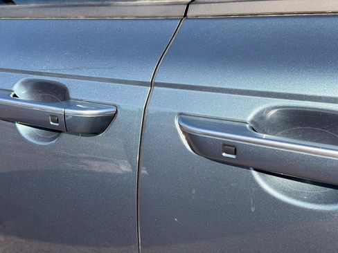 Used 2024 Kia Carnival EX FWD image 13