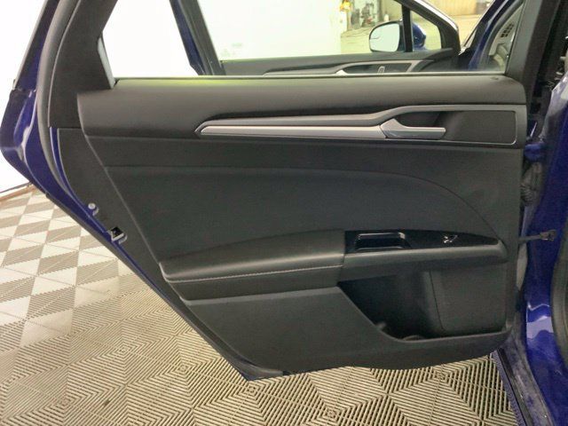 Used 2015 Ford Fusion SE FWD image 31