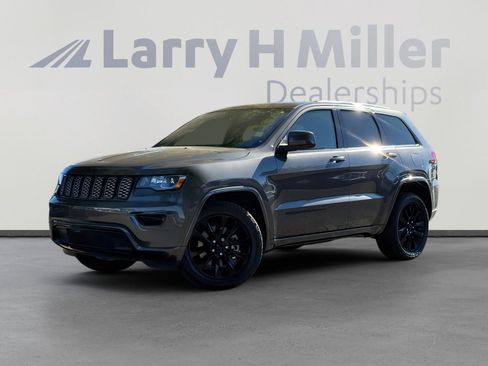 Used 2021 Jeep Grand Cherokee Laredo X image 2