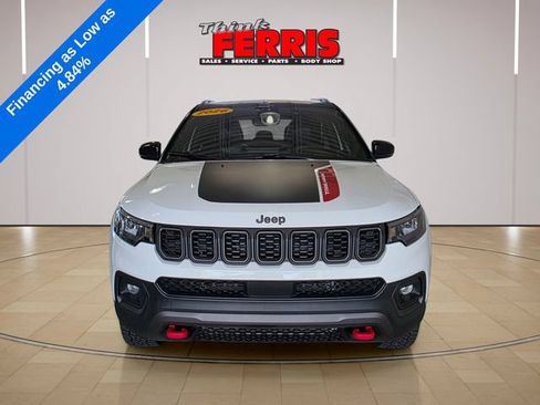 Used 2026 Jeep Compass Trailhawk AWD/4WD image 2